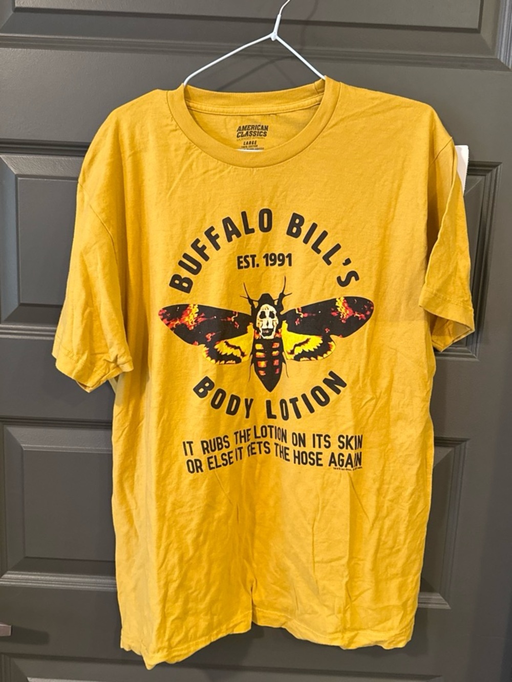 American Classics Silence of the Lambs Buffalo Bills Body Lotion Tee Size Large
